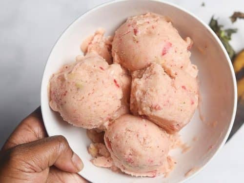 https://veganwithcurves.com/wp-content/uploads/2020/05/1Strawberry-Banana-Nice-Cream-500x375.jpg