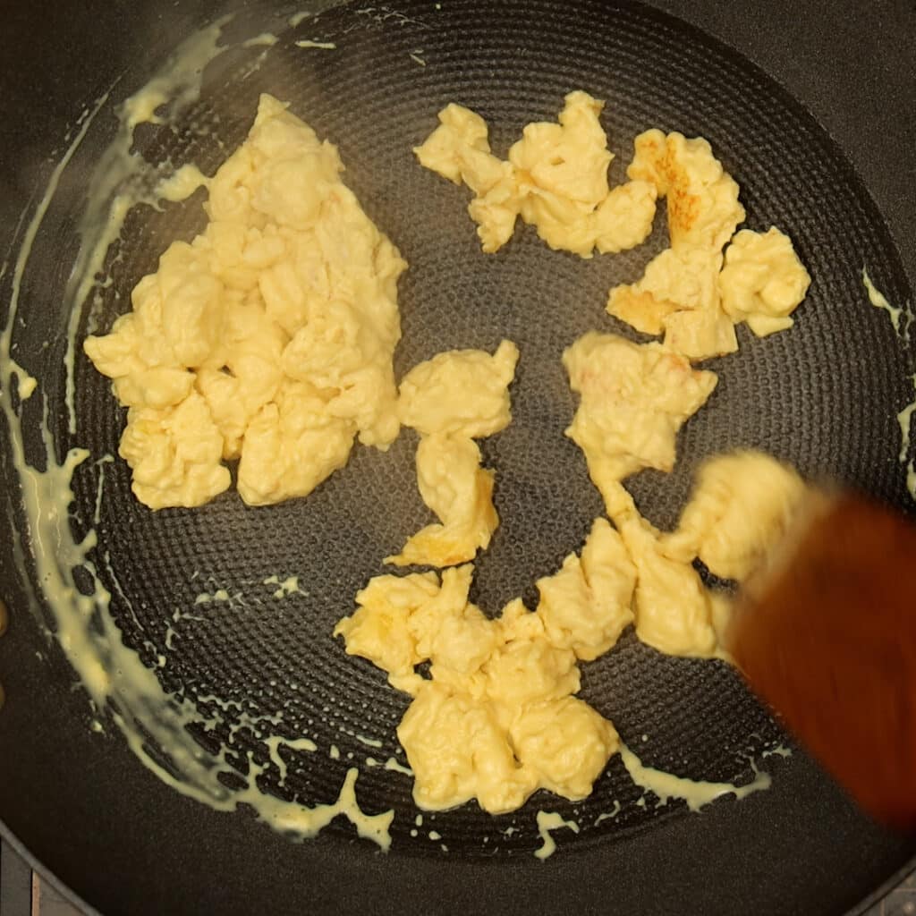 scramble eggs in a wok